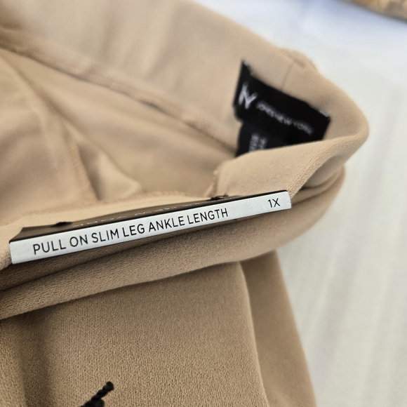 Jones New York Women's Size 1 X beige dress pants. NWT - Picture 5 of 10